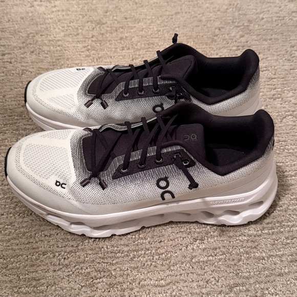 On Running Black and White Athletic Shoes - Picture 2 of 9
